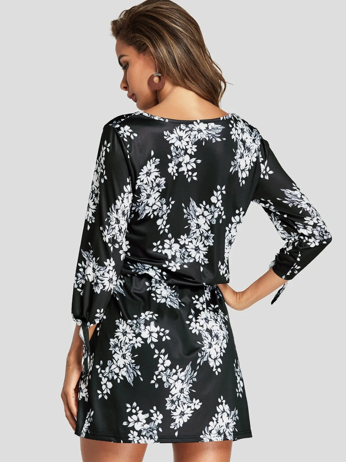 Wholesale Black Crew Neck 3/4 Sleeve Length Floral Print Mini Dress